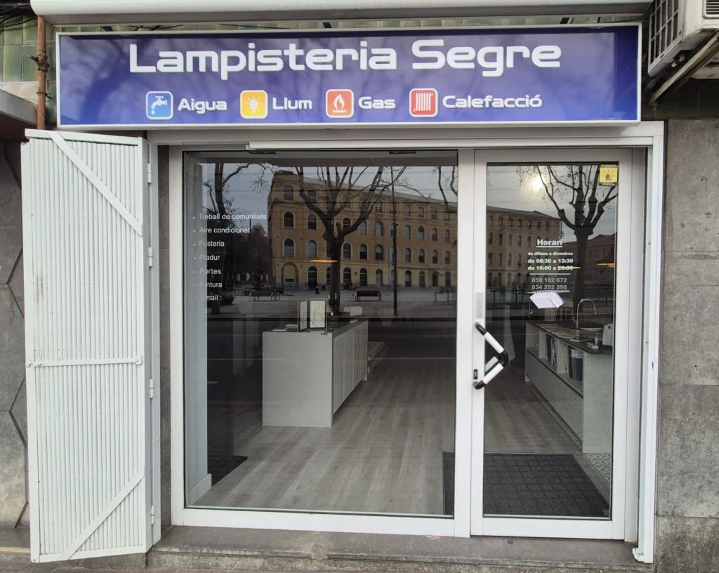Vista exterior de la lampistería Segre